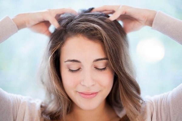 Massage da đầu rất tốt với việc kích thích mọc tóc
