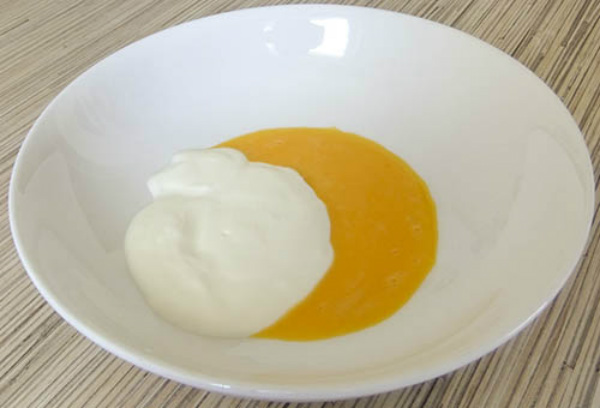 chăm sóc tóc khô xơ bằng trứng gà và sữa chua